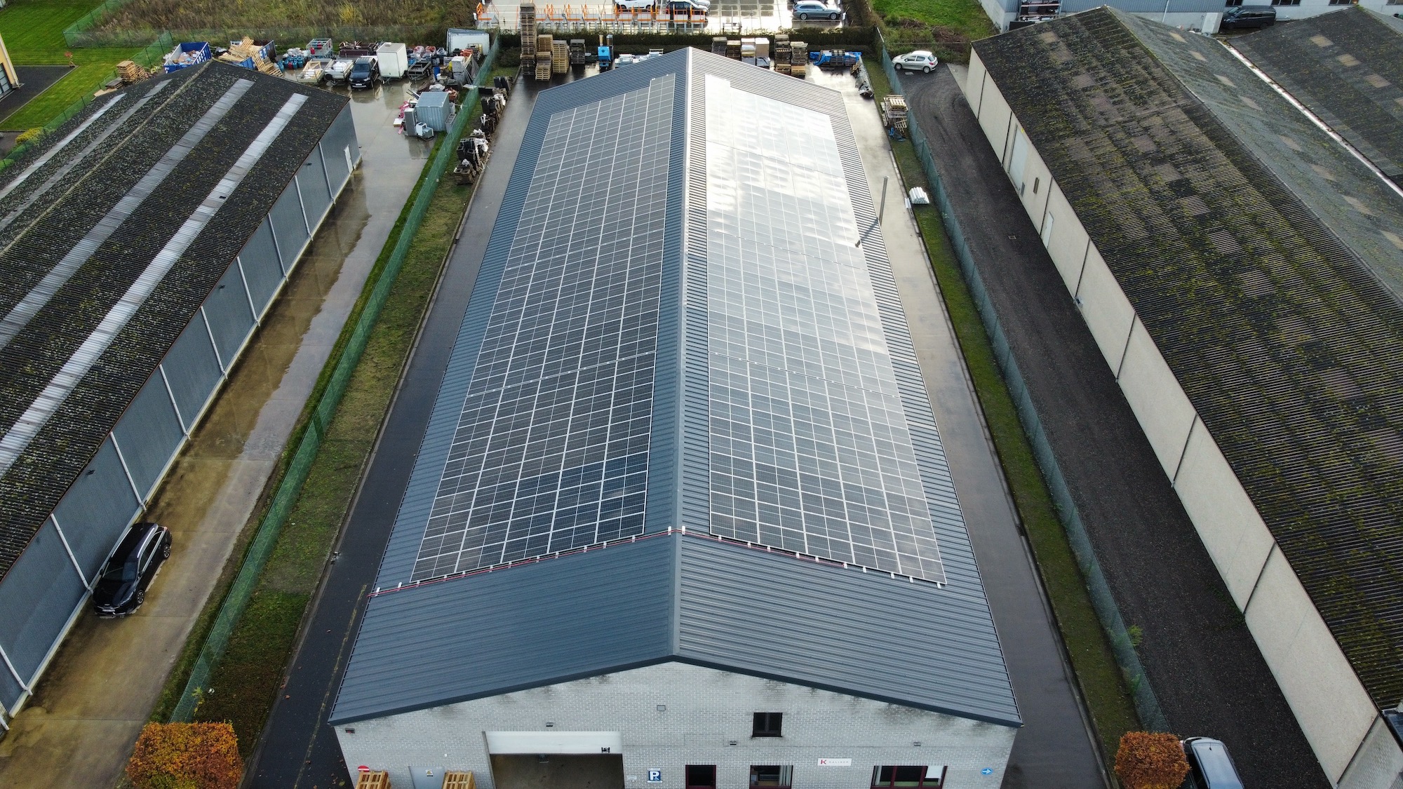 locatie-bouwelven-kaliber-nieuw-dak-zonnepanelen-renovatie-duurzaam.JPG