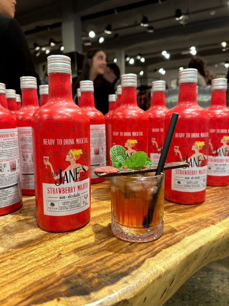 fryns-lady-janes-strawberry-mojito-non-alcoholic-00.jpg